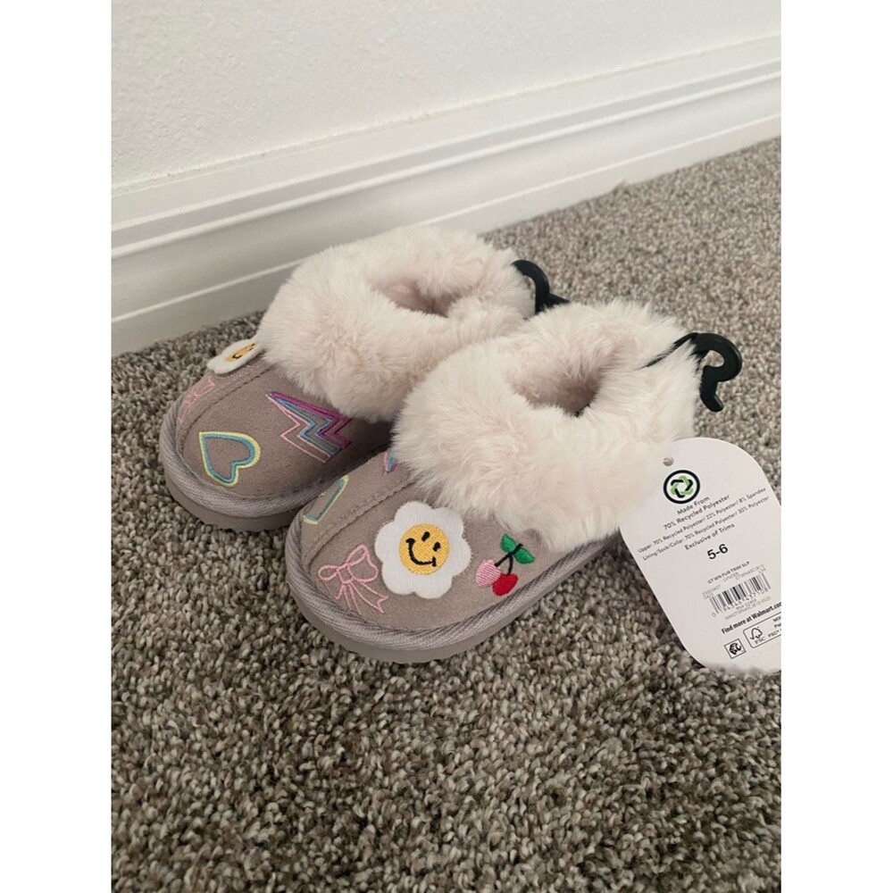 Kids Plush Gray Slip-On Slippers with Cute Embroidered Designs size 5-6 girl kid